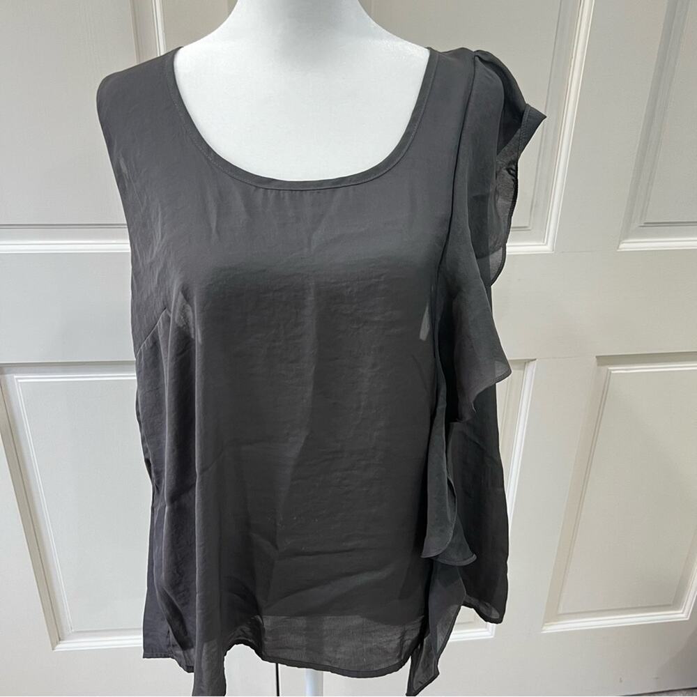 Gap grey sleeveless racer back blouse with side ruffle, size XL